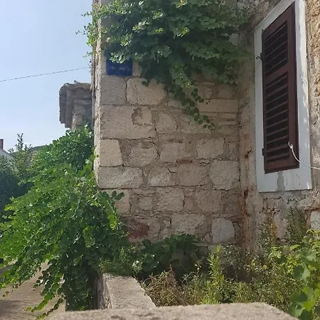 Stone House In Centre Διαμέρισμα Zlarin